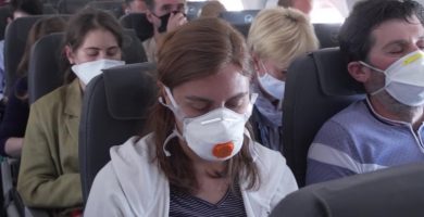 Buttigieg insta a los viajeros a respetar los mandatos de máscaras en los aviones
