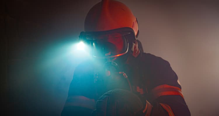 Qué es una luz de casco de bombero